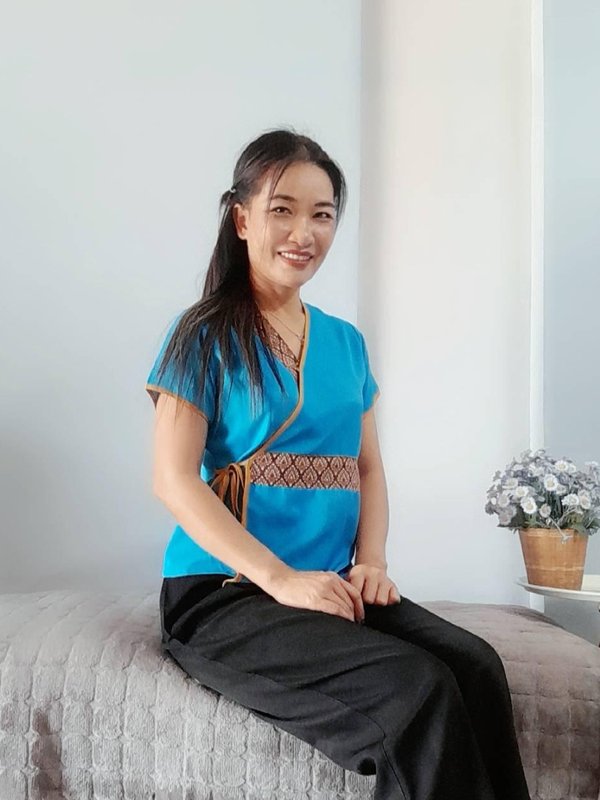 Kaya Massage therapist